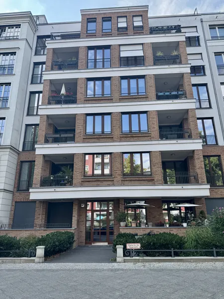 Moderne 2-Zimmer-Wohnung mit Terrasse, Balkon und hochwertiger Ausstattung — photo 1